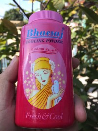 Phấn thơm trị rôm sảy Body Bhaesaj Cooling Powder Thái Lan