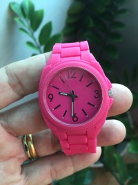 Đồng hồ acrylic bezel