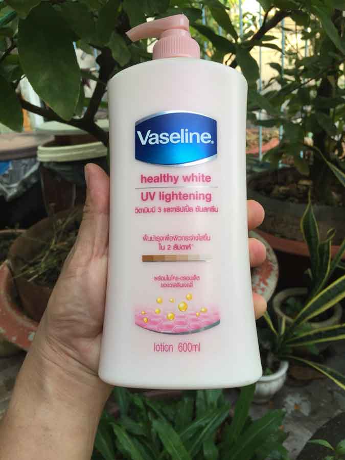 Sữa tắm Vaseline healthy white UV lightening